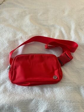 Lululemon Everywhere Belt Bag